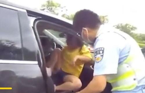 騎在老公身上打架